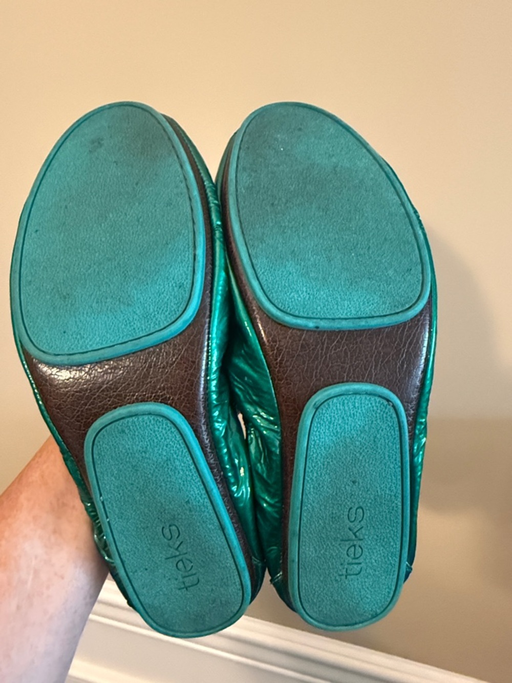 Tieks Emerald Green Metallic Ballet Flats, Size 8. - Picture 12 of 16